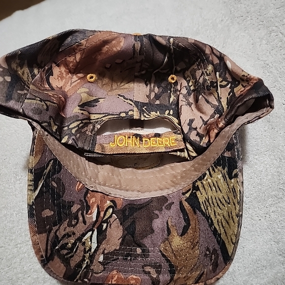 John Deere Woodland Camo Hat - Picture 2 of 4